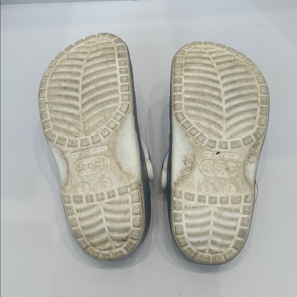 CROCS Women’s Silver Sparkle Clogs Size 7 - Picture 10 of 11